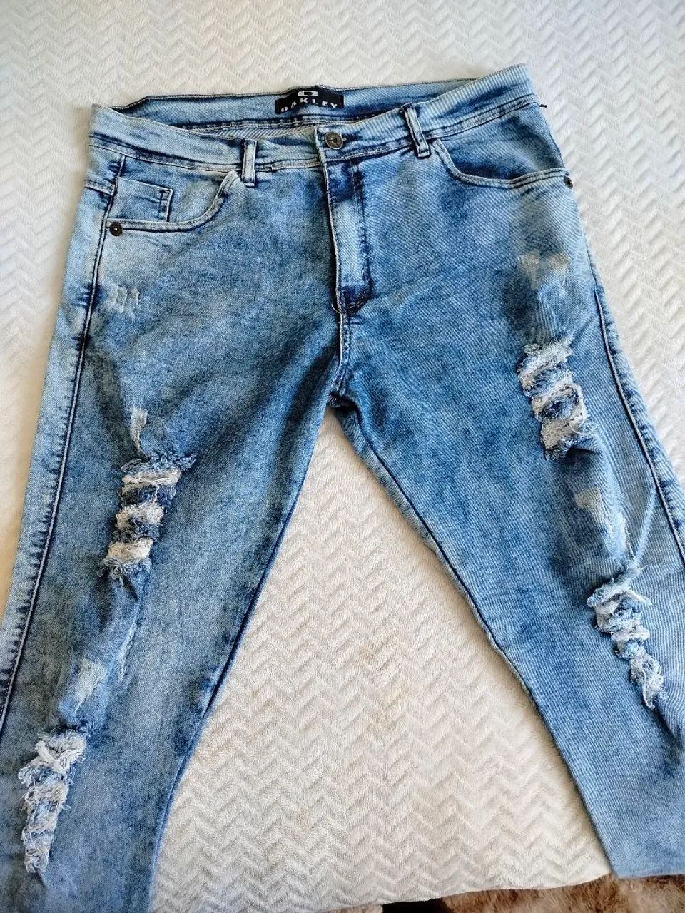 calça jeans skinny com lavagem marmorizada - Foto 3