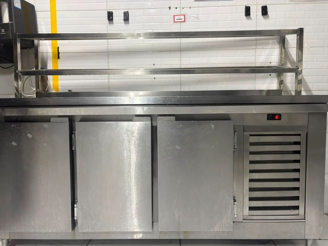 Bancada refrigerada 3 portas de inox  - Foto 4