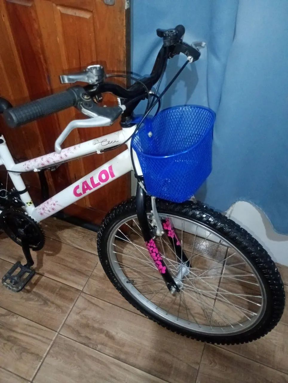 Bicicleta aro 24 seminova com cestinha  - Foto 2