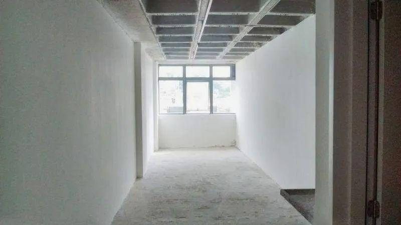 Sala Comercial para locação em São Cristóvão, com 25m² e 01 vaga.