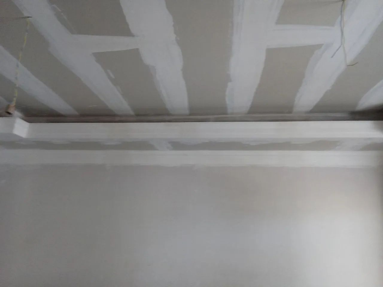 Serviços de gesso e pinturas