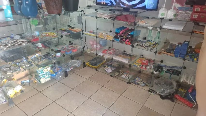 Loja de roupas e utensílios domésticos e armarinhos 