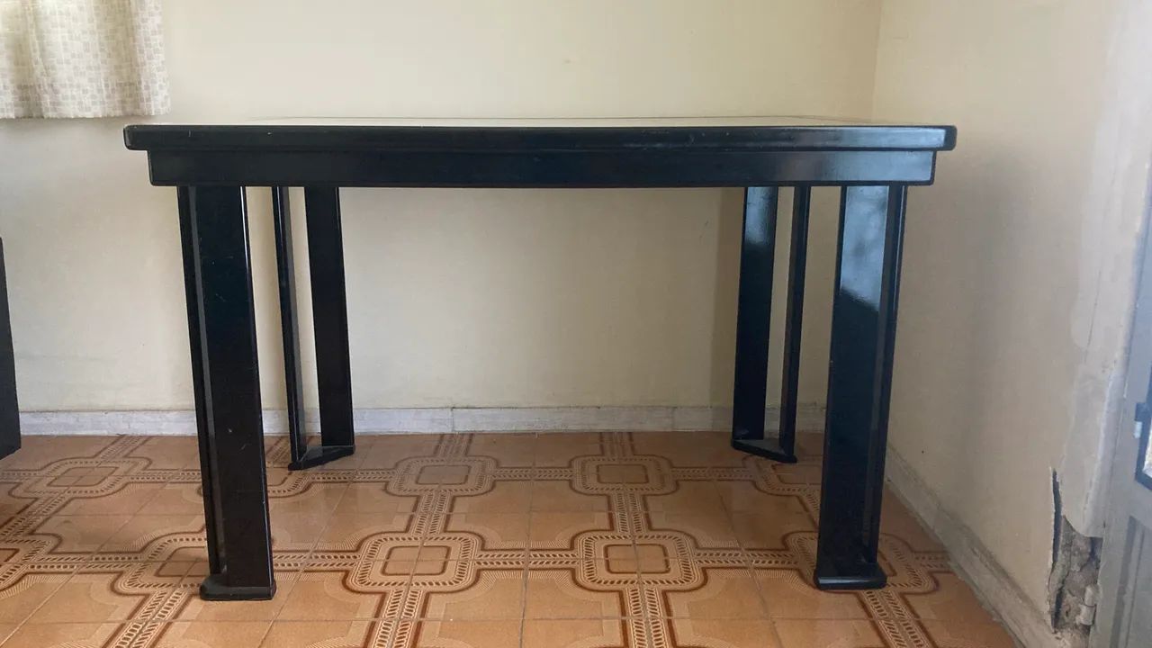 Mesa com 3 cadeiras e Tela de Vidro. - Foto 2
