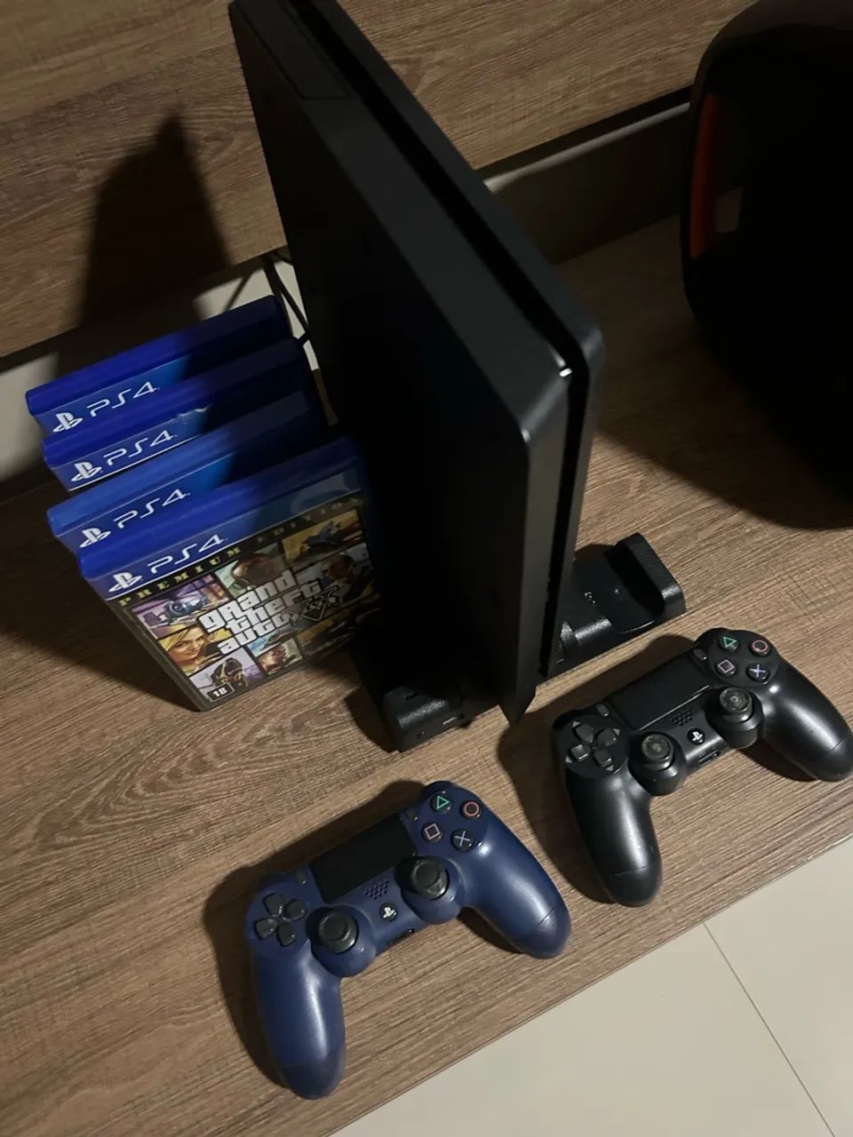 PlayStation 4 + Base vertical  - Foto 2
