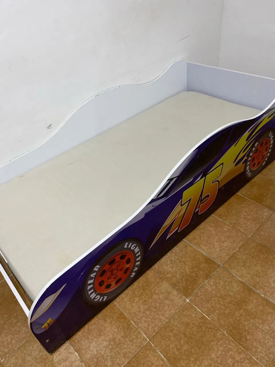Cama infantil  com colchão 