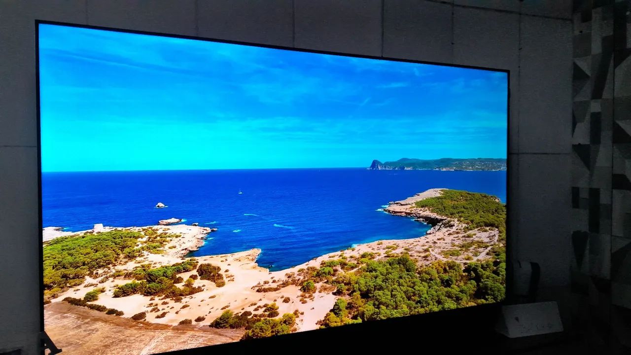 Tcl 65'