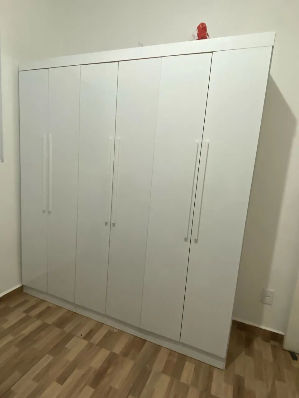 Guarda roupa branco casal 6 portas