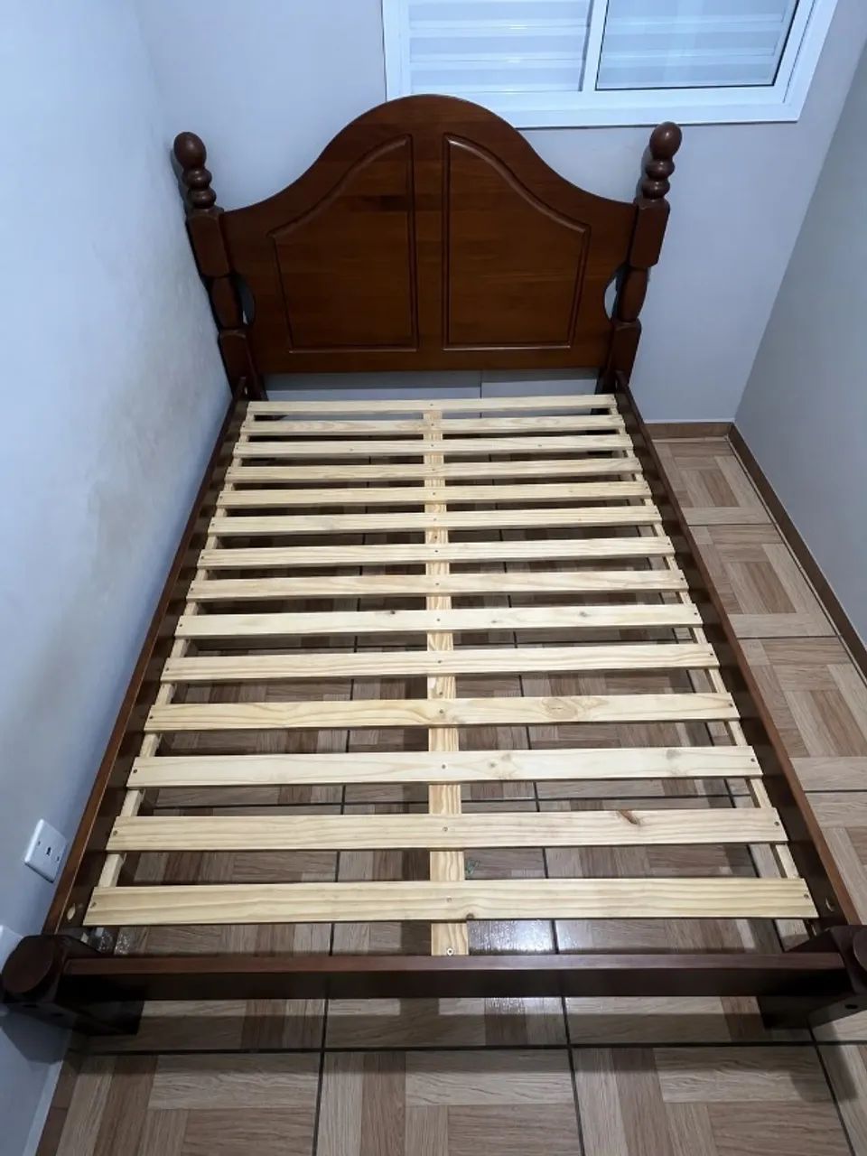 Cama de Madeira Maciça - Casal - Excelente Estado