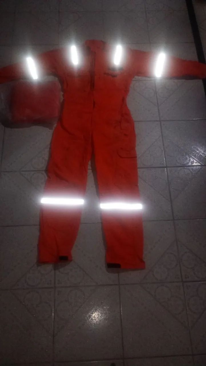 Vendo macacão de segurança RF - Foto 2
