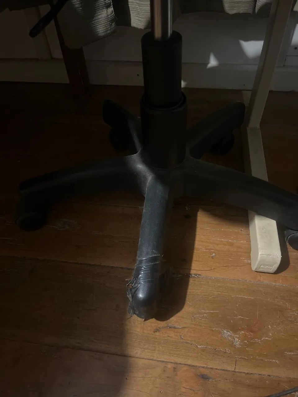 Mesa de computador e Cadeira de escritório  - Foto 2