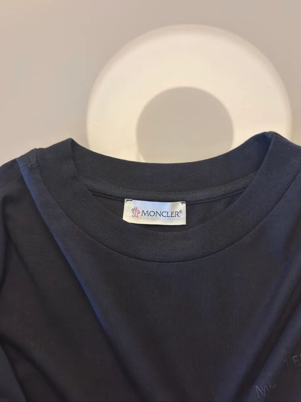 Vendo blusa Moncler  - Foto 2