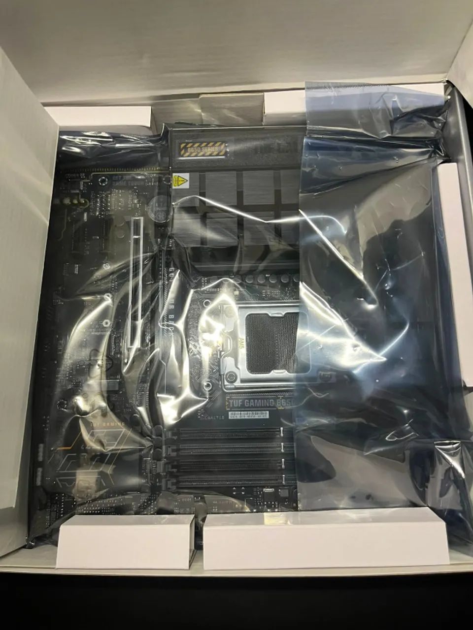 Placa-Mãe ASUS TUF Gaming B650M - Foto 2