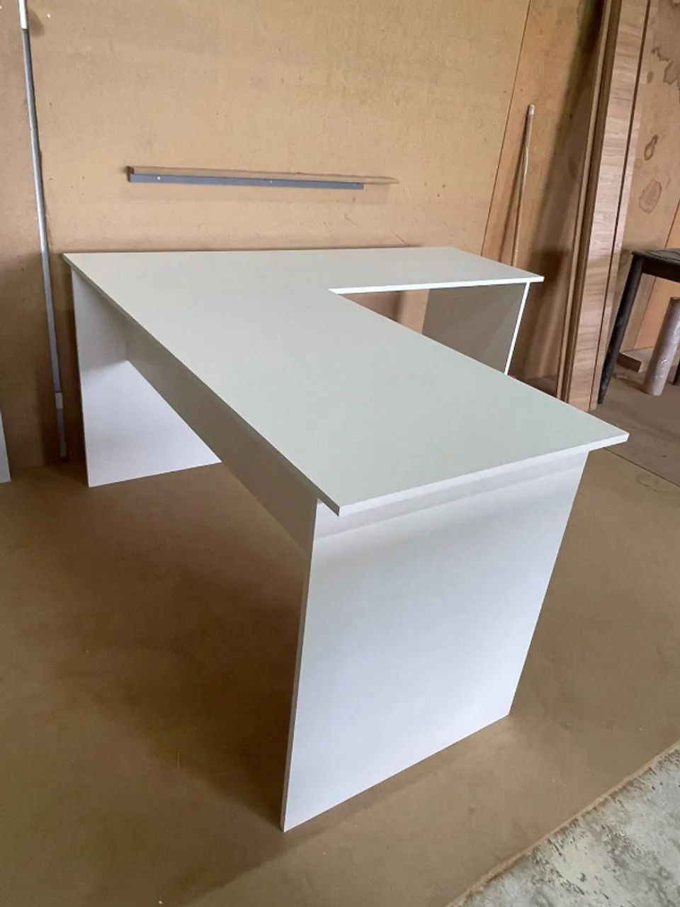 Mesa de escritório estilo L - Nova em MDF Branco - Parcelo cartão - Foto 4