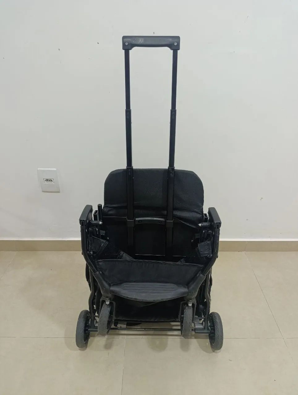 Carrinho de bebê, estilo mala. Acompanha bebê conforto. - Foto 2