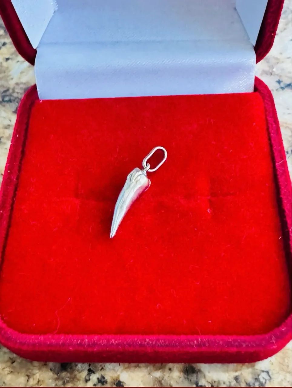 Pingente pimenta maciço ouro branco 18k - Foto 2