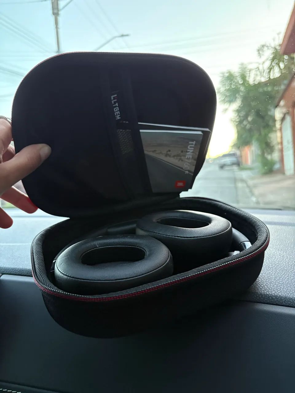 FONE JBL Tune 760NC.  