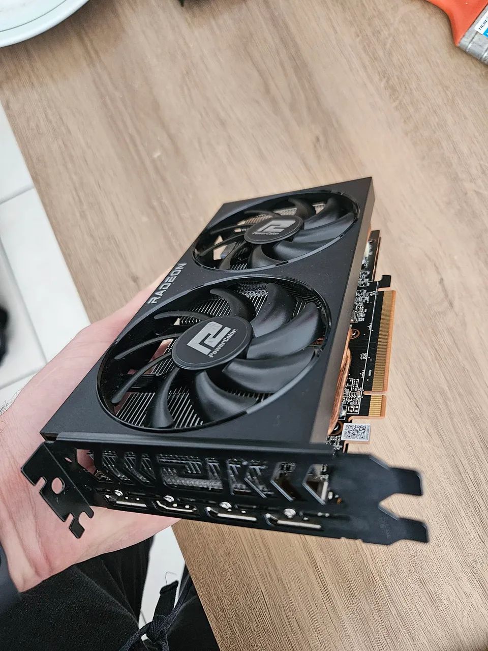 Radeon RX 7600 Powercolor 8gb
