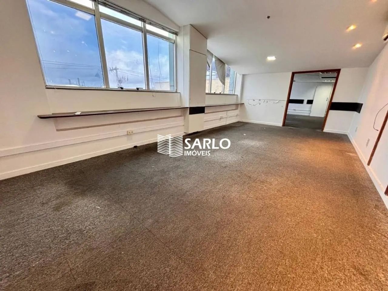 Loja Comercial no The Point Plaza  Praia do Canto