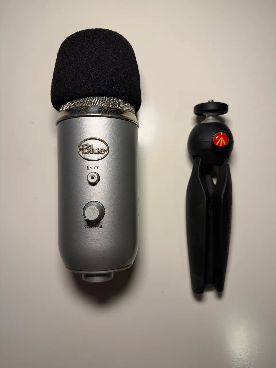 Microfone Blue Yeti USB Microphone - Semi novo, Ótimo estado
