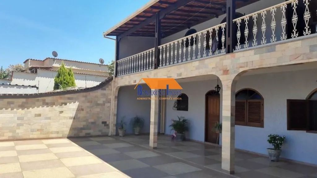 Casa de 4 quartos no bairro Eymard