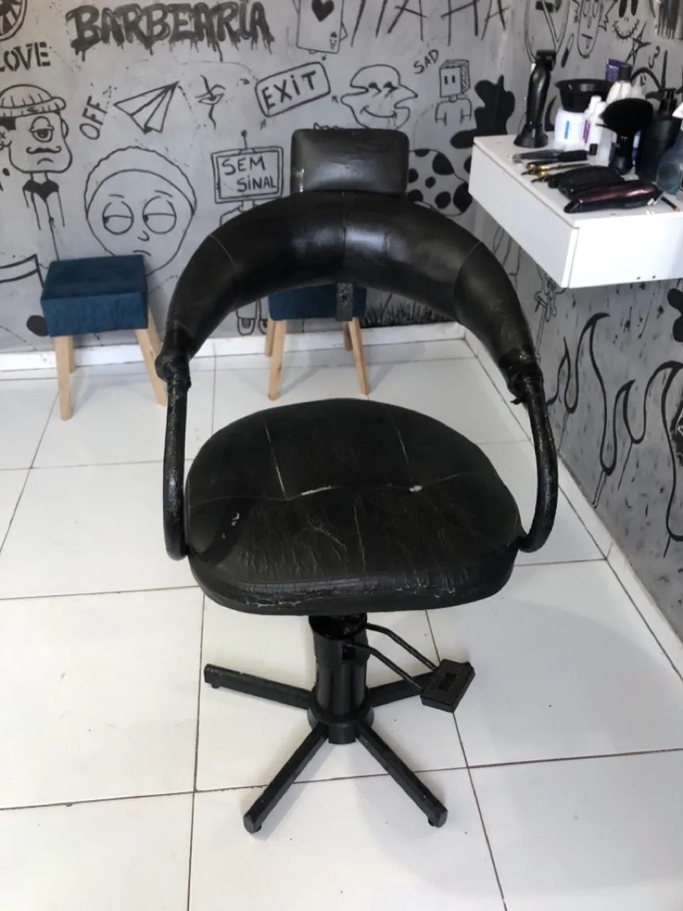 Vendo cadeira de barbearia  - Foto 4