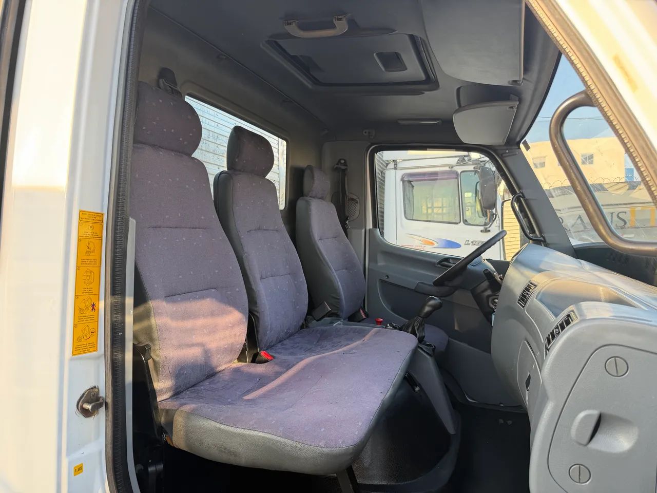 Mb accelo 915 2009 baú chapeado 6.20 raridade  - Foto 9