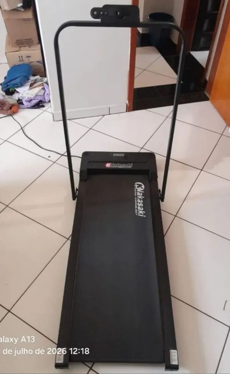 VENDO ESTEIRA SEMI NOVA AUTOMÁTICA E BIVOLT