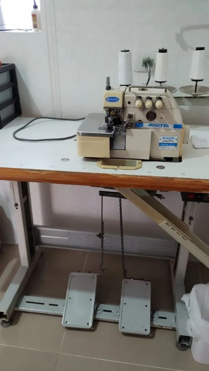 Maquina Overlock  - Foto 2