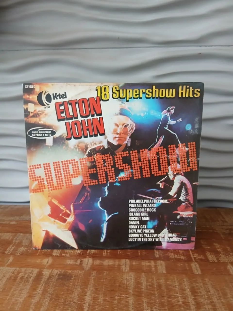 Vinil Elton John "18 Supershow Hits" 