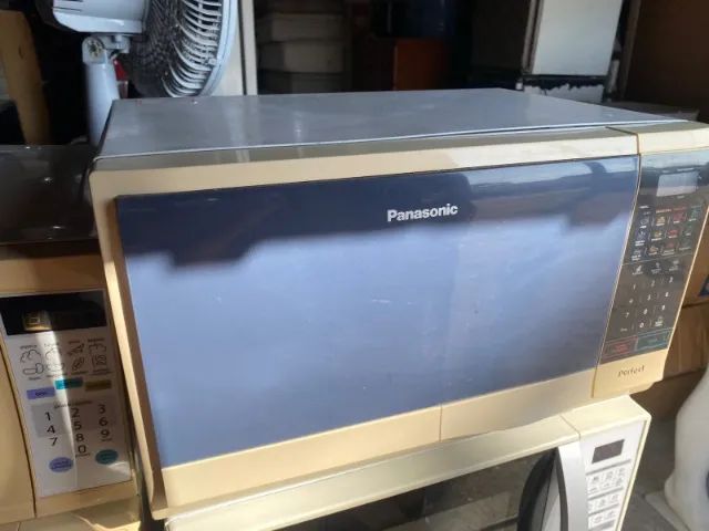 Microondas panasonic, 30L, em bom estado.