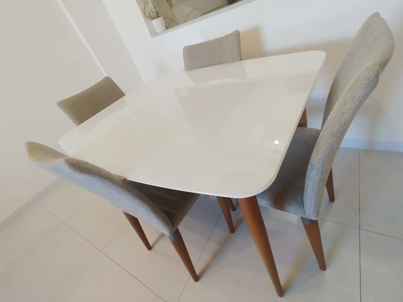Conjunto de Jantar Mesa Retangular com Vidro e 4 Cadeiras Natural com Cinza. - Foto 3