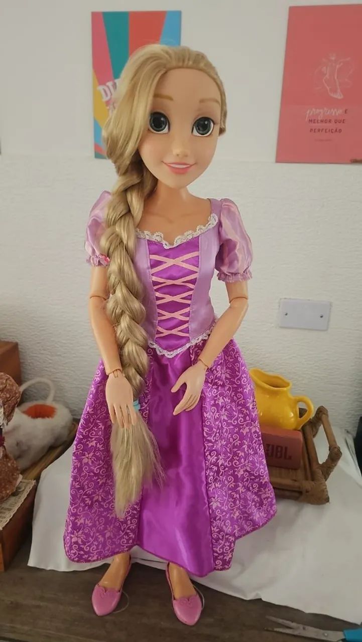 Boneca Rapunzel importada (toda articulada) 