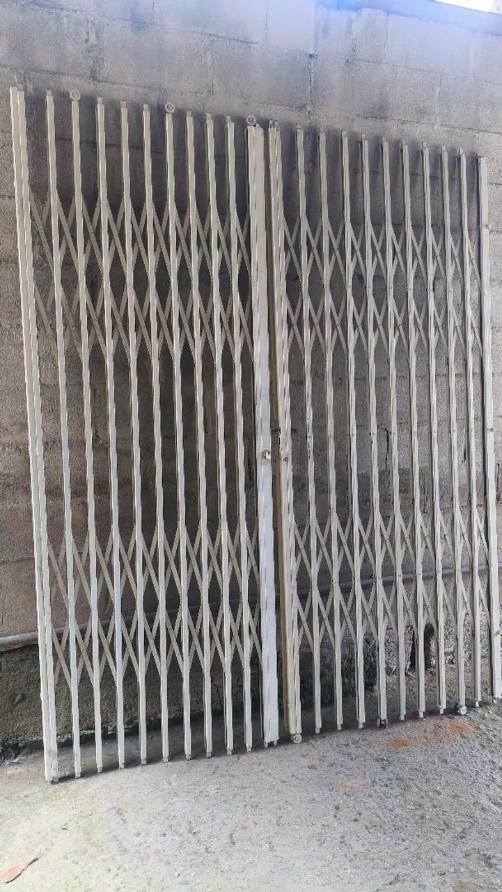 Porta sanfonada bem conservada  - Foto 3