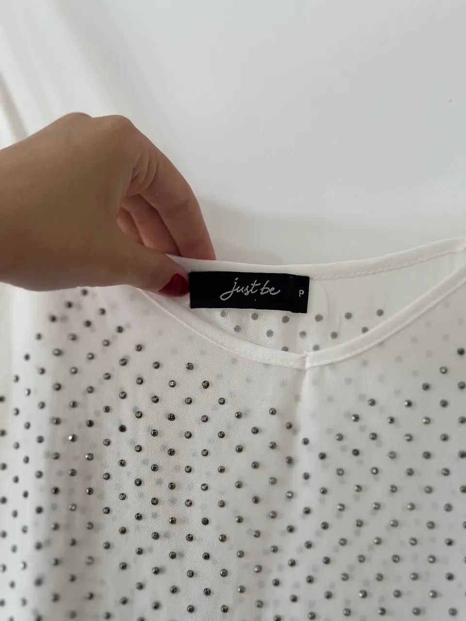 Blusa branca de alcinha com strass - Foto 5
