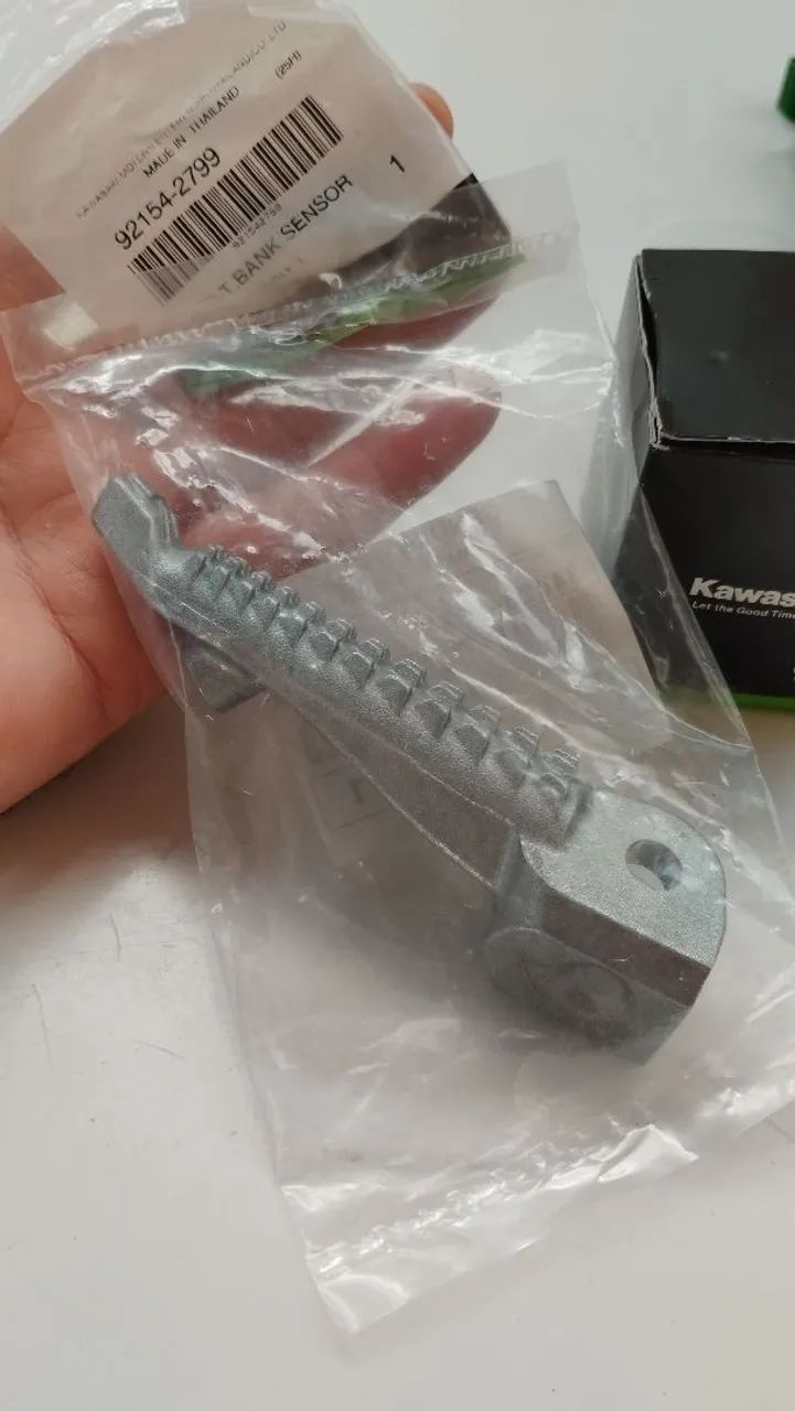 Pedal dianteiro direito kawasaki z500 novo original de fábrica kawasaki  - Foto 2