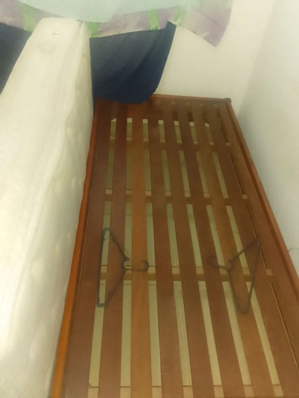 Cama de madeira+ colchão 