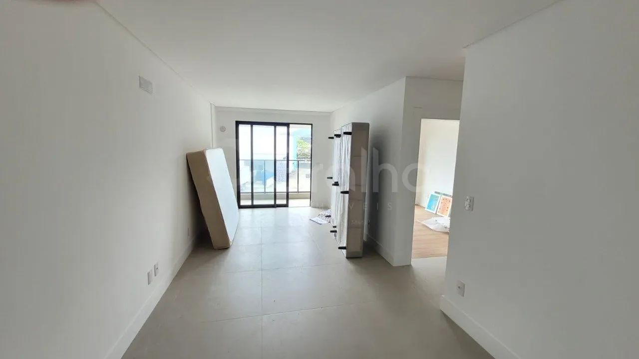 Apartamento de 79 m² com 2 quartos sendo 1 suíte no Saco Grande
