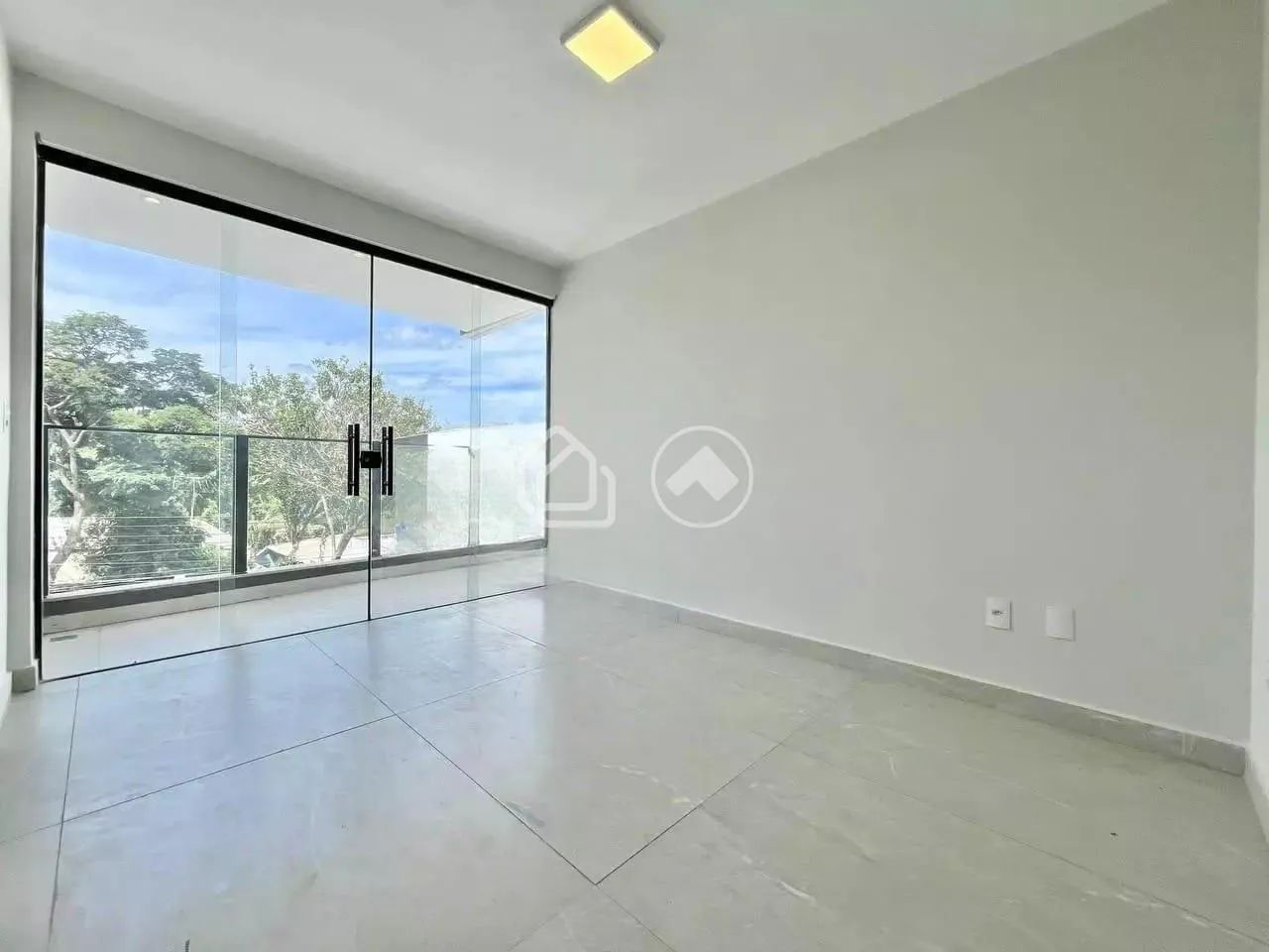 Casa Geminada Triplex de Alto Padrão no Planalto  3 Quartos, 4 Vagas! - Foto 8