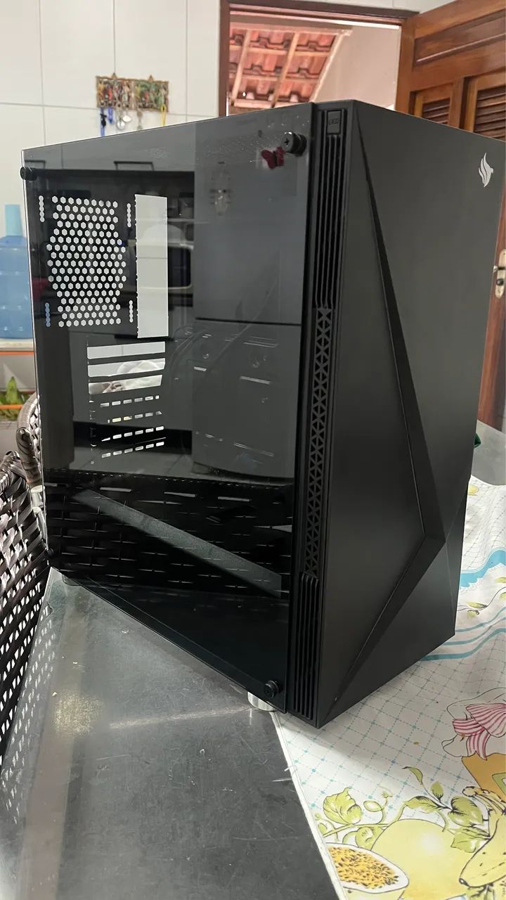 Gabinete pichau Komor LED RBG Lateral em vidro temperado