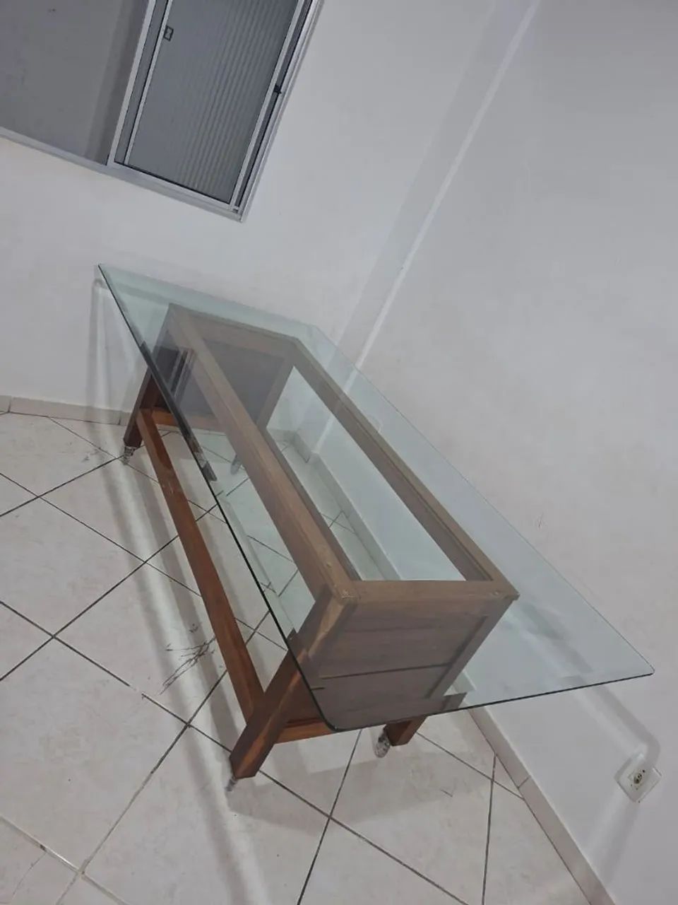 DESAPEGO!! VENDO MESA 2X1.          Madeira marcica vidro temperado linda e resistente