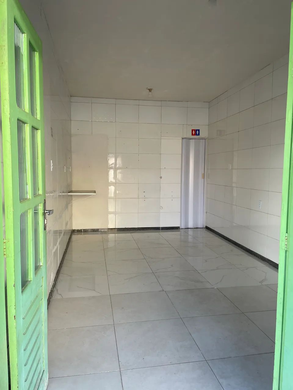 PONTO COMERCIAL NA COROA DO MEIO