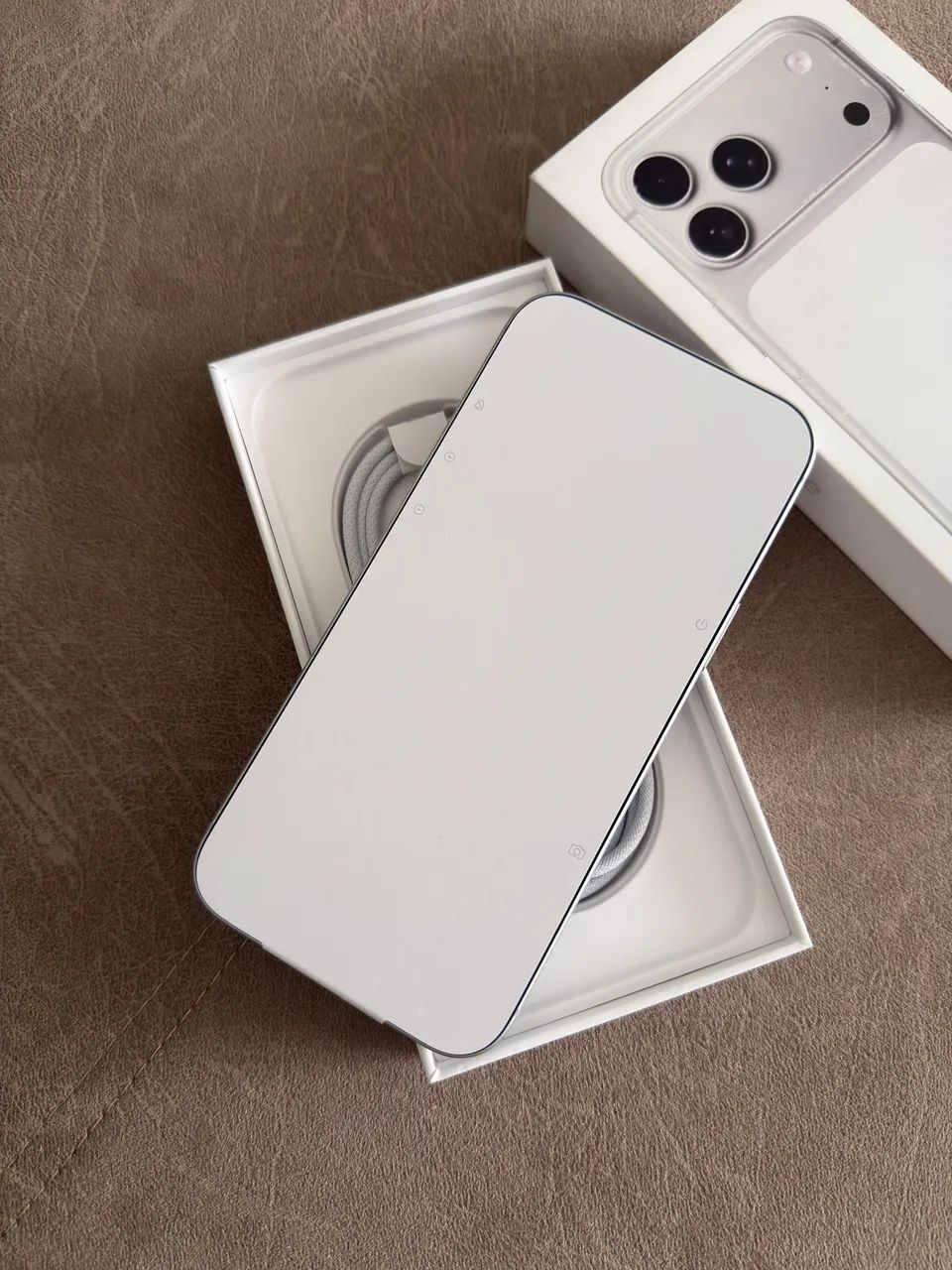 iPhone 17 Pro Max 256GB Silver SEM USO - Celulares e Smartphones