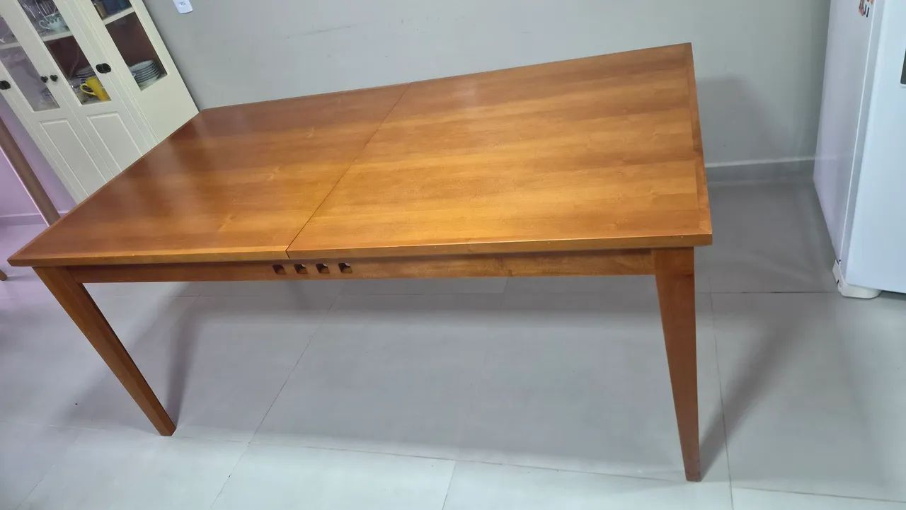 Mesa de jantar e 7 cadeiras