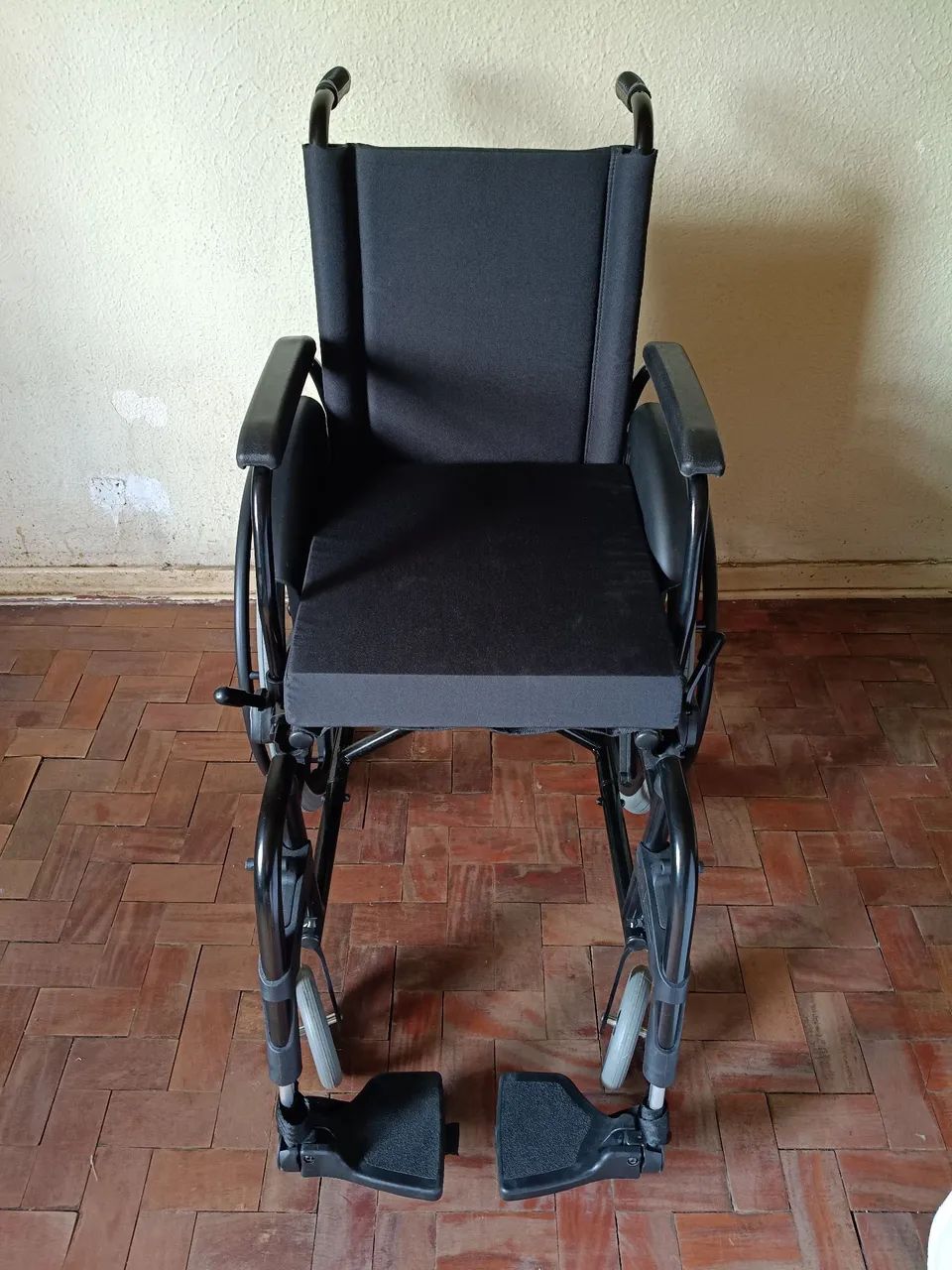Cadeira de Rodas Ortobras Sem uso! Dobrável  - Foto 2