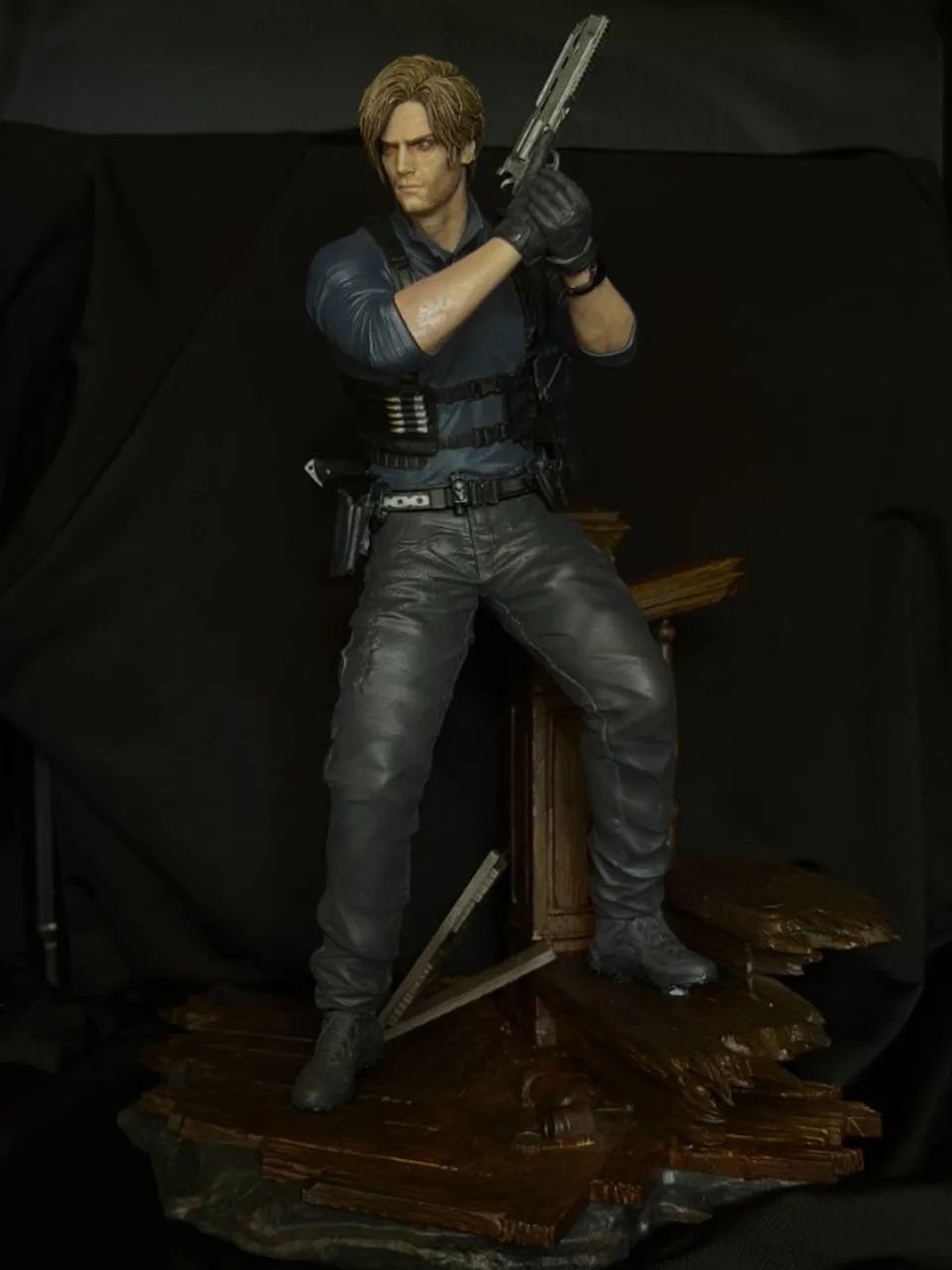 Leon Resident Evil Action Figure