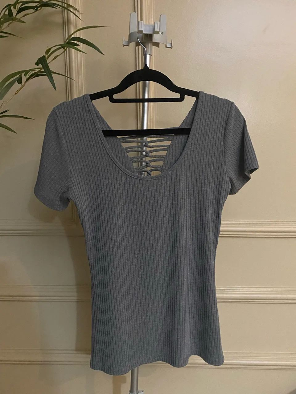 blusa feminina canelada cinza