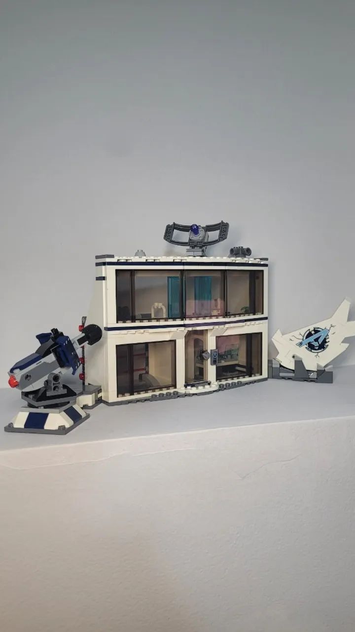 Lego Marvel - Base dos Vingadores 