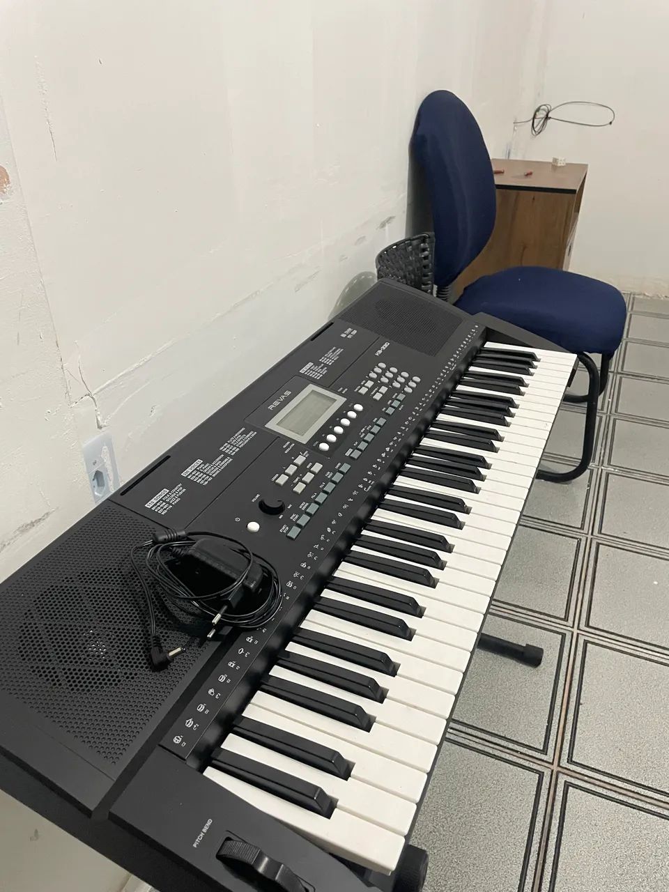 Teclado roland Revas com capa, pedal e tripé  - Foto 3