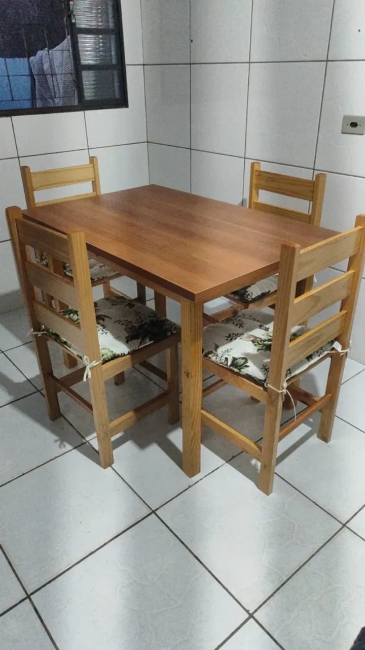 Table with 4 Chairs65204504624641120