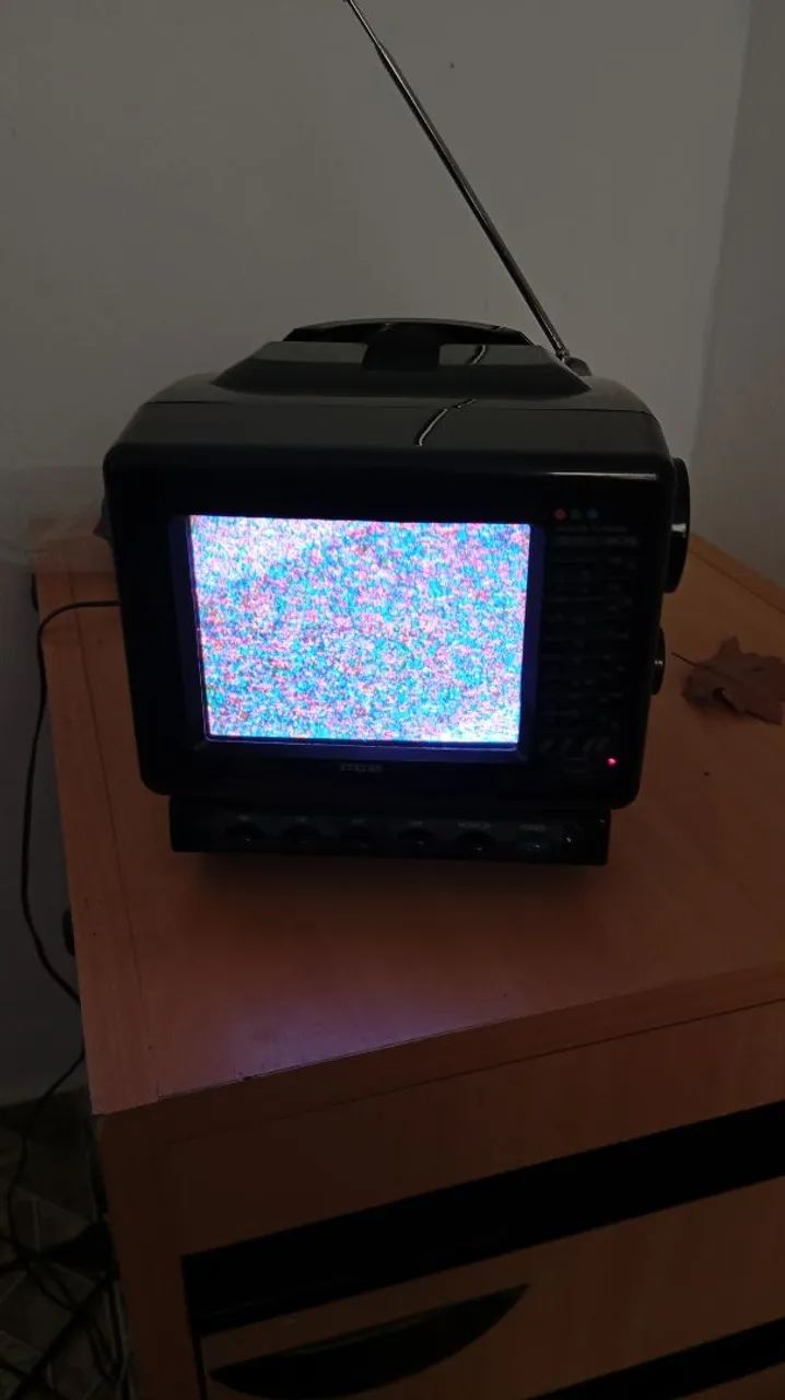 tv e radio  de 5 polegadas colorida antiga cce e mais um conversor digital funcionando  - Foto 5